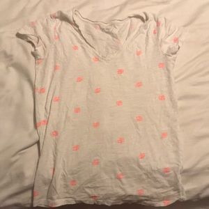 T-shirt w/ pink elephants